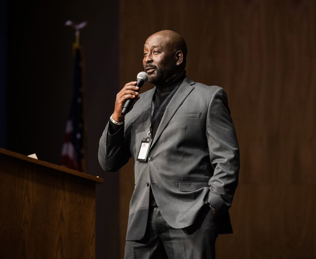 AJLuke_LB's tweet photo. It was an honor to just touch the mic at the 1st Long Beach USD Black Graduation at Long Beach Jordan High School #proudtobelbusd #blackgraduation #longbeach #gospel https://t.co/8R9N7sLCqm