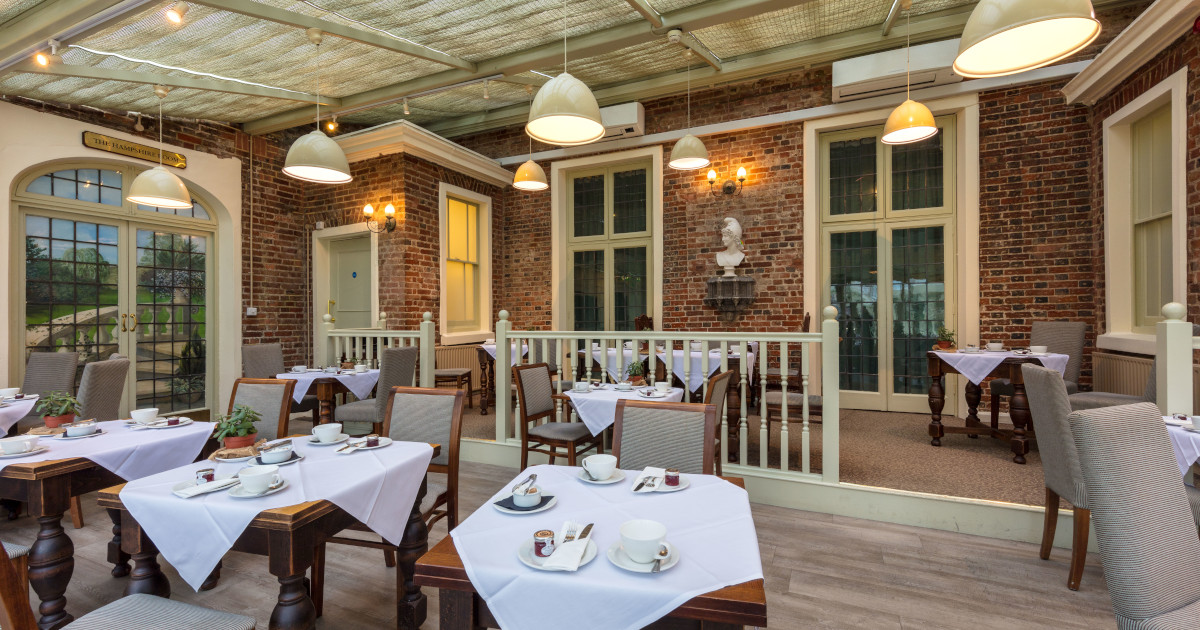 Bring the whole family to Winchester Royal this Father's Day! Whether you want to enjoy a family Afternoon Tea or treat him to a delicious Sunday lunch, you can do so at the with us: bit.ly/3t0bnMR

#winchesterroyal #castlebridgehospitality #winchester #fathersday