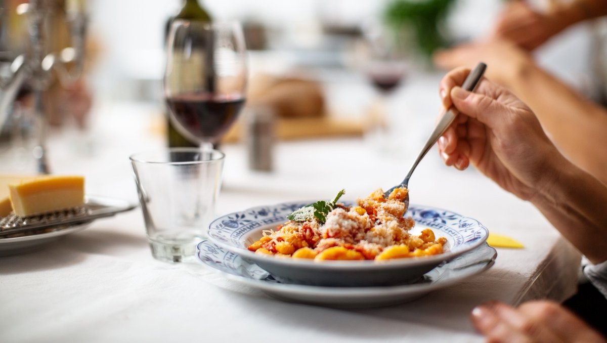 BDRdaily's tweet photo. Delicious Pasta Recipes to Make For Dinner Tonight
https://t.co/QhBXxiIgXB
#pastarecipes #dinnerrecipes #easydinnerrecipes #easydinners #italianfood #pastalover #homemadepasta #pastalovers #comfortfood #pastaaddict #foodgasm https://t.co/E4LtbNI8cI