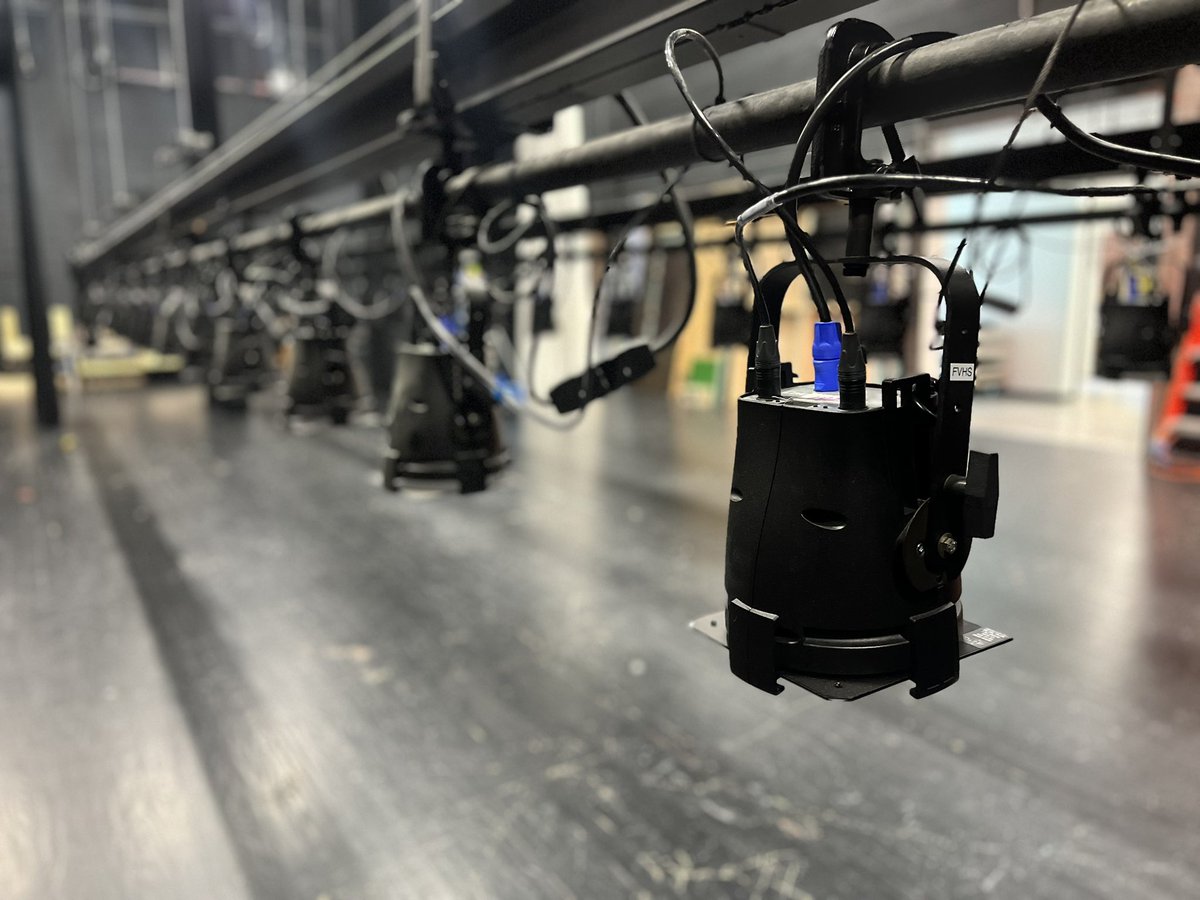 plmac80's tweet image. Hang, patch and refocus day with @ChoirCole and @fvhs_theatre