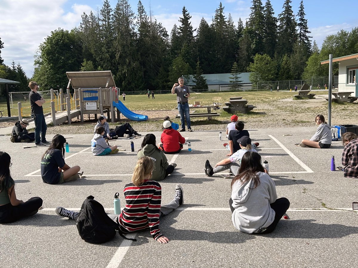 CFOFBC's tweet photo. #WorkShopWednesday: Check out some pictures from Skills Ready's stops at LA Matheson Secondary and Kinnikinnik Elementary!
Read about the workshops' impact in SD72: https://t.co/BKDiQVO3cD
#SkillsReady #CopperBracelets #Workshops | @Surrey_Schools https://t.co/BRIkrzAi68