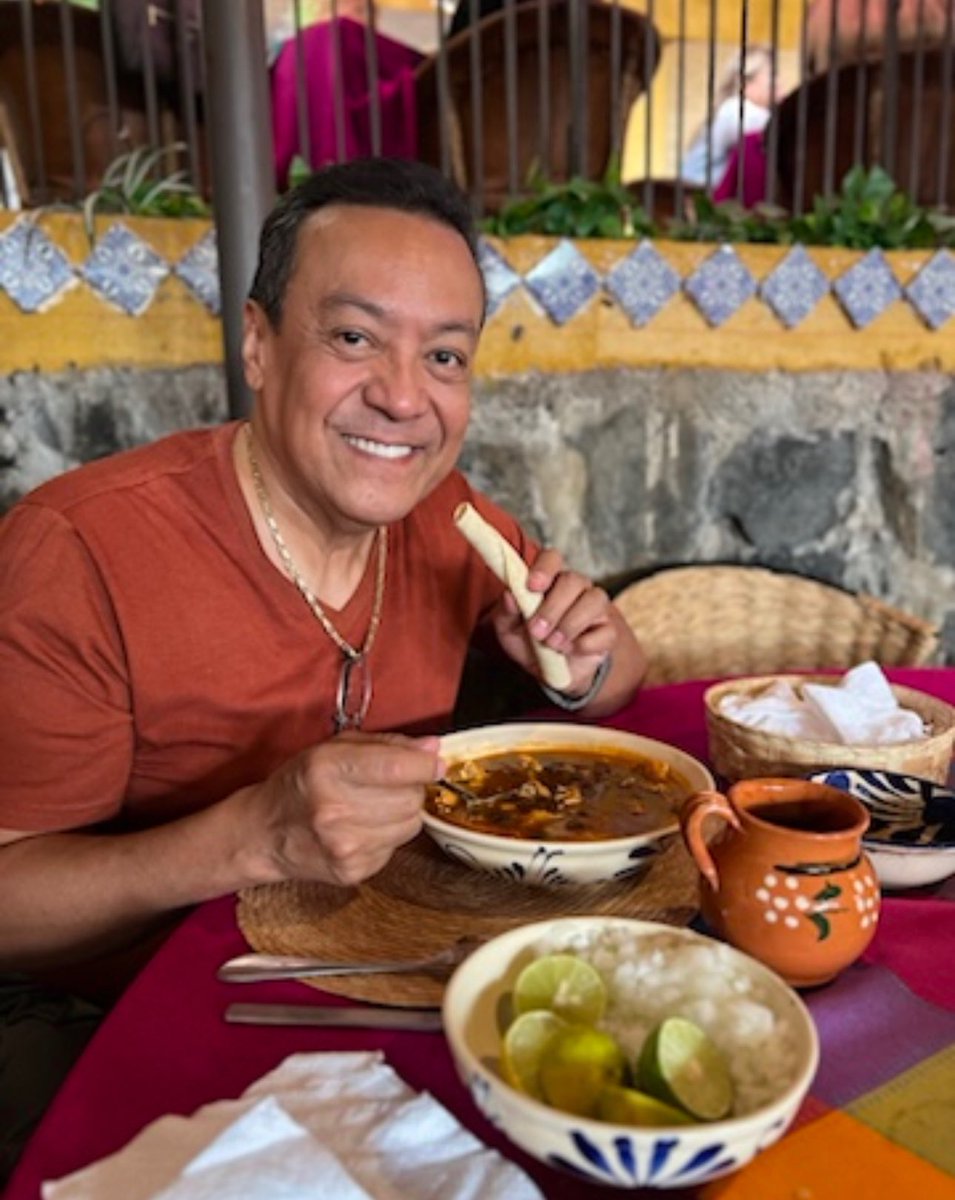 carlos_cuevas's tweet photo. ¡NO ES DESAYUNAR, ES EMPEZAR FELIZ EL DÍA!
Y con un aporreado de @FondaLaGuera mucho mejor.
#alegria🎉
#feliz
#desayuno
#aporreado
#comerico
#gastronomiamexicana https://t.co/OODTMTn50s