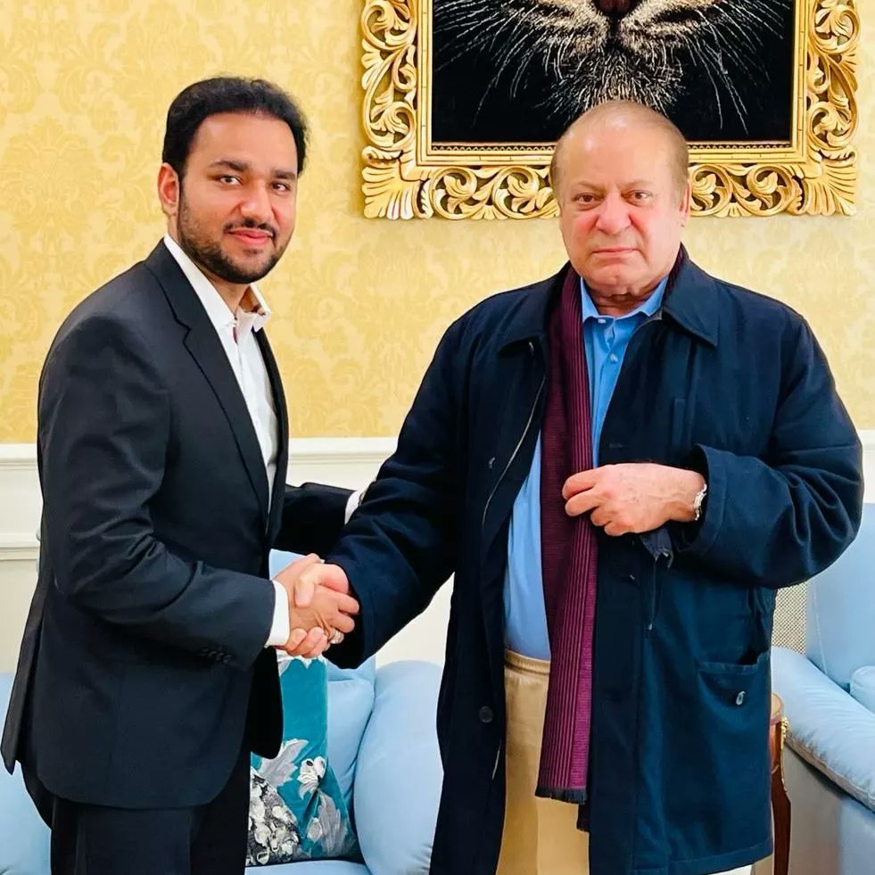 QuaidPMLN's tweet photo. Quaid PMLN Muhammad Nawaz Sharif met young PMLN leader Faisal Khokhar.
@FaisalAKhokhar https://t.co/8HDoiHAiSv