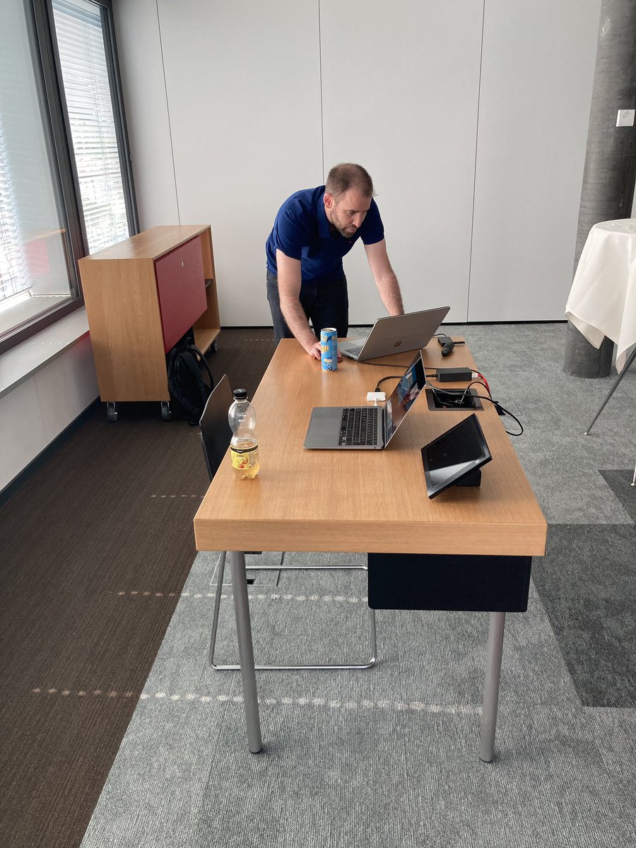 Now hurry up, #Azure user group #Bern starts in a couple of minutes. Find details here meetup.com/de-DE/azure-cl… . All about #AzureArc powered by <a href="/ThomasMaurer/">Thomas Maurer</a> and <a href="/AzureBern/">AzureBern</a>