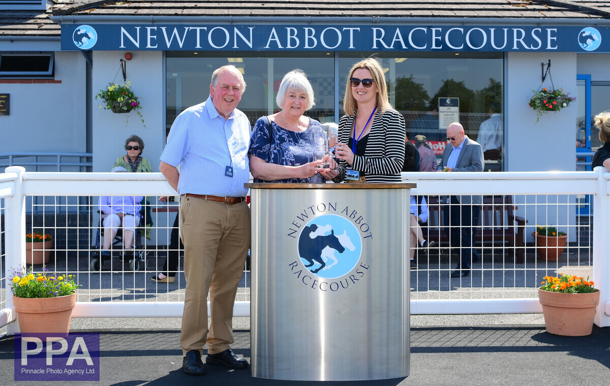 ppauk's tweet photo. Race 4 Winner, @NewtonAbbotRace, Good Impression ridden by @BenJone04644251 for @BJ_Llewellyn
@wmnsport @ExEchoSport @WMNHorses @TheTorbayWeekly @TQHeraldExpress https://t.co/t0r9EROyCm