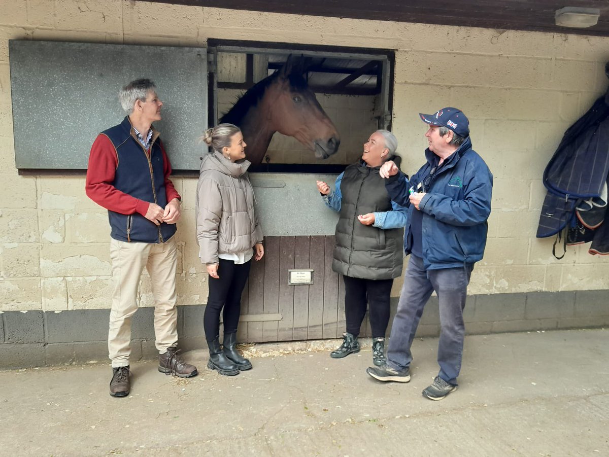 Wolverhampton Races tweet media