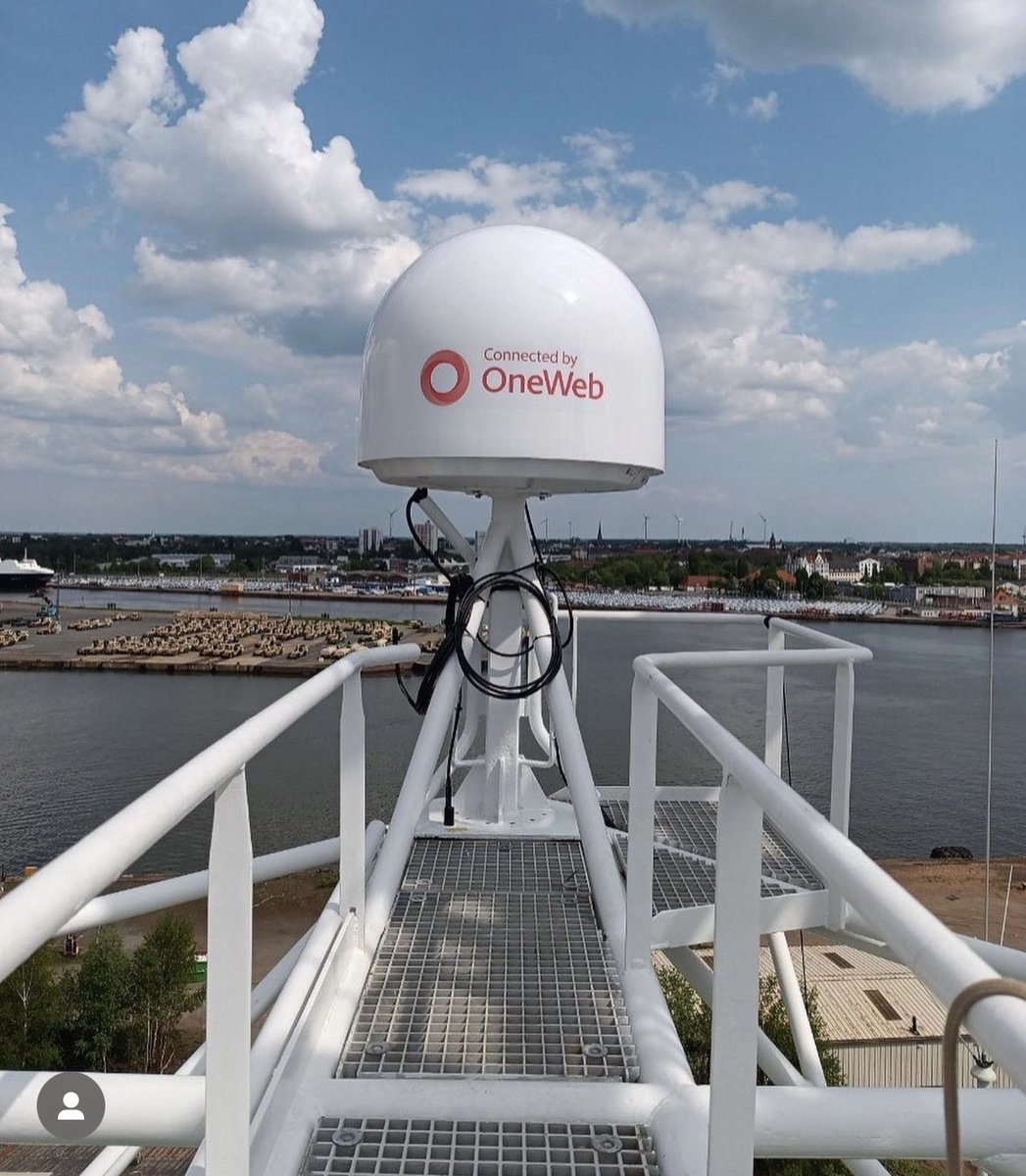 laeisz's tweet photo. We are pleased to announce the launch of #OneWeb maritime LEO connectivity service in cooperation with #Speedcast. After successful technical tests OneWeb‘s maritime terminals were installed on #Polarstern. https://t.co/7mJtCCxNj8