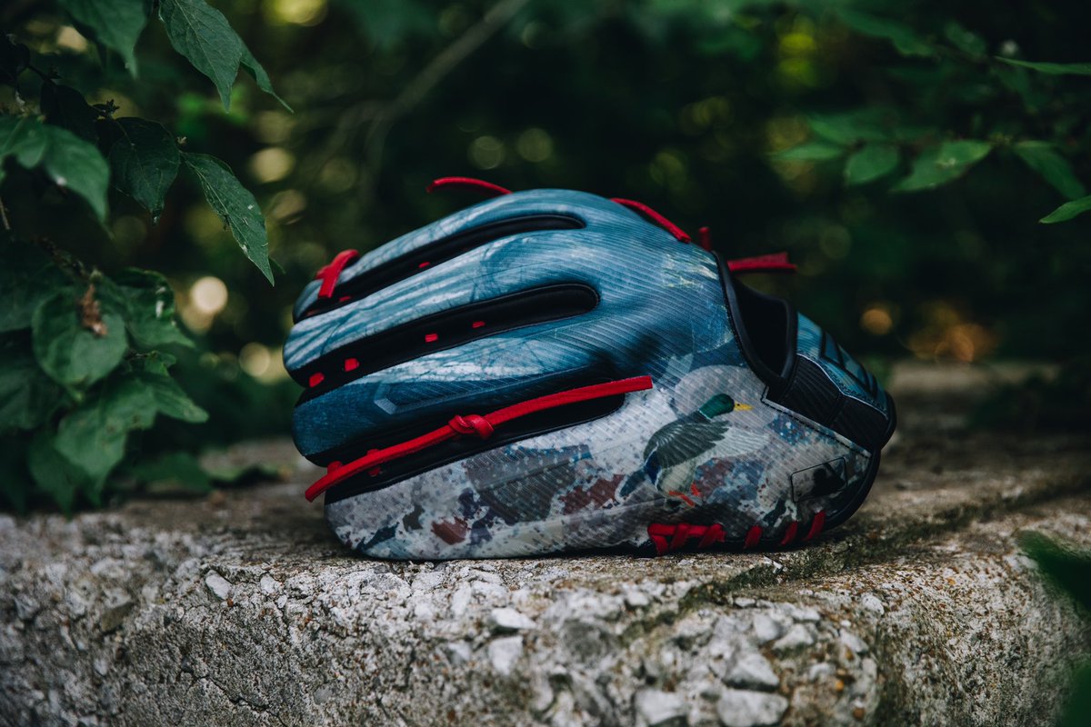 RawlingsSports's tweet photo. Mike Trouts custom REV1X 👀 #TeamRawlings https://t.co/EdnUGOYdJP