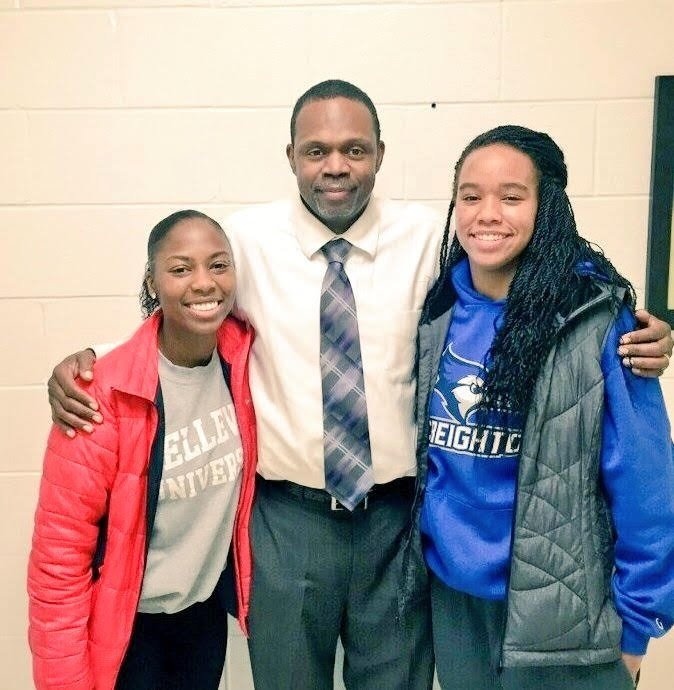 thinmanx11's tweet photo. Happy Happy belated birthday 
@_Amuuuna 
🎂 🥳 🎉 🎈 🎁 🎊 🏀

#FIRSTBRICKS
#retrohoopsfam 
#Retro4Life🏀🩵💛 https://t.co/EdESF004e6