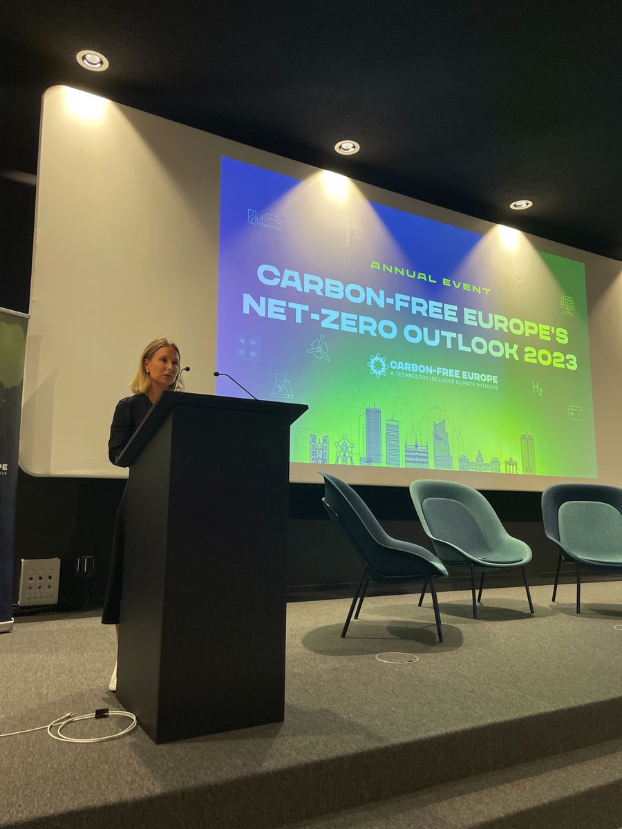 "This clean energy transition is actually accelerating. Last year was a record year for the deployment of solar; solar &amp; wind rates are increasing by almost 50%, from 2020," <a href="/Aleks_Tom_/">Aleks Tomczak</a> says in her keynote. 4/