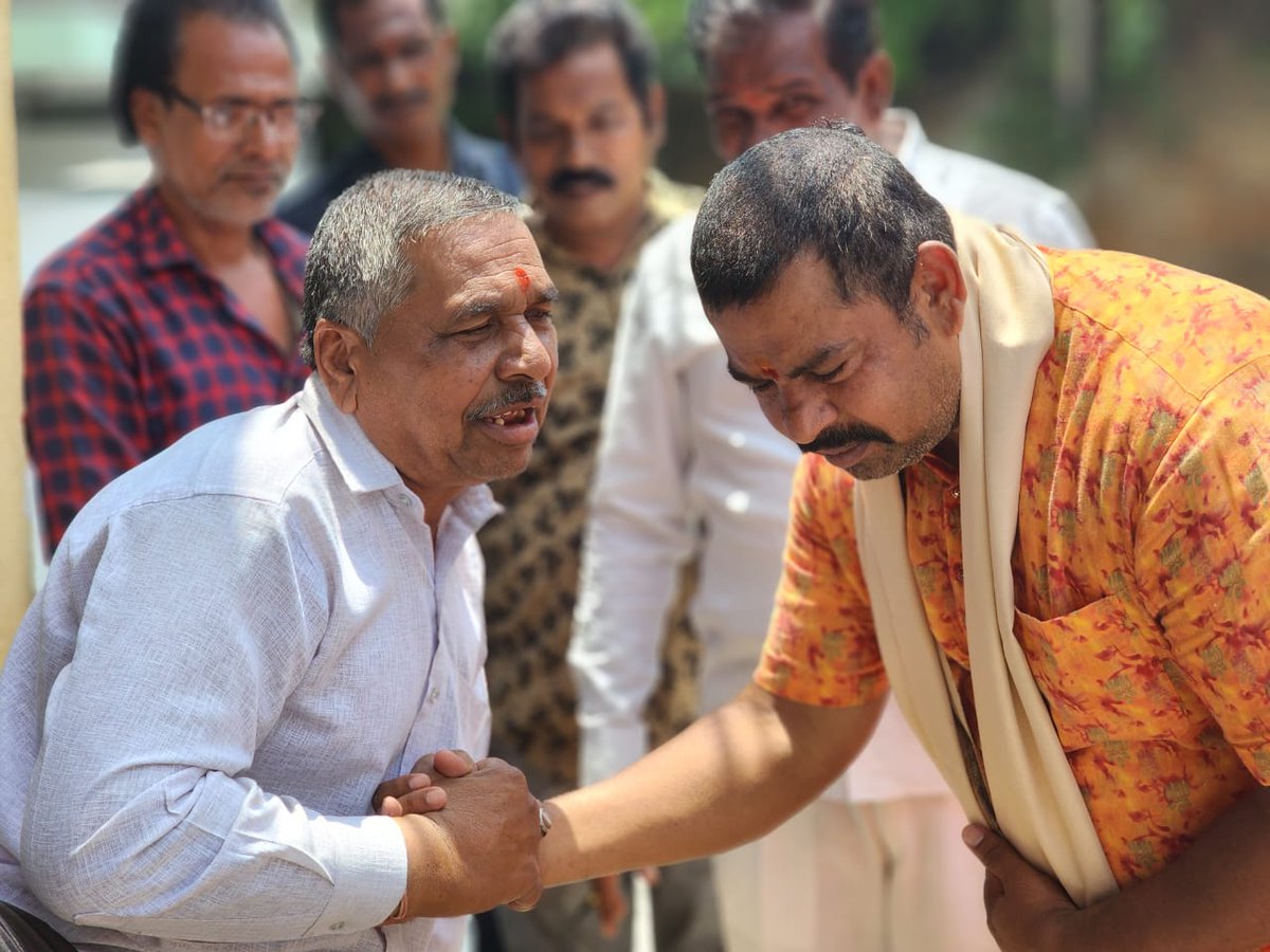 TigerRajaSingh's tweet photo. As a part of Maha Jan Sampark Abhiyan visited neighborhoods in the Mangalhat Division of #Goshamahal Constituency and interacted with locals accompanied by Mangalhat Corporator, @BJP4Telangana Senior Leaders &amp; govt officials were present. https://t.co/sD1iJ8BQKp