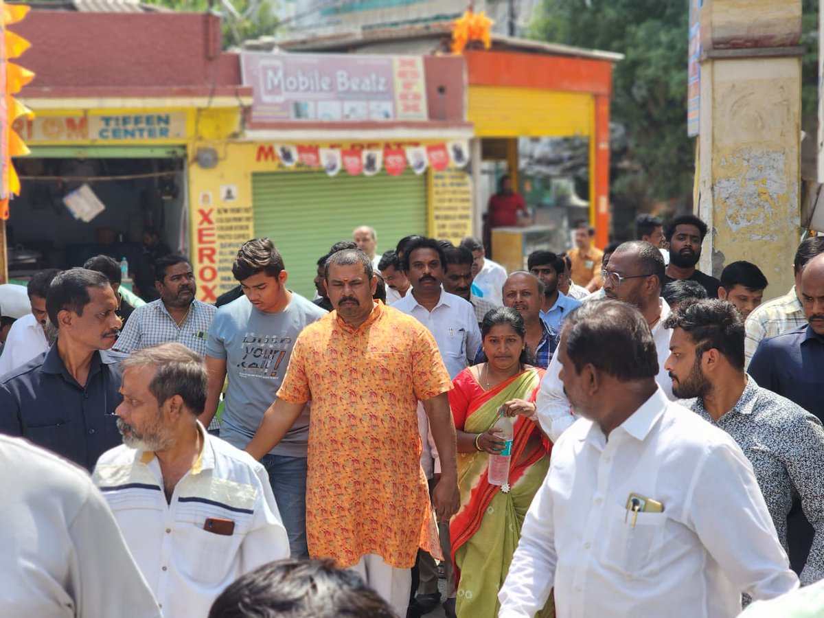 As a part of Maha Jan Sampark Abhiyan visited neighborhoods in the Mangalhat Division of #Goshamahal Constituency and interacted with locals accompanied by Mangalhat Corporator, @BJP4Telangana Senior Leaders & govt officials were present.