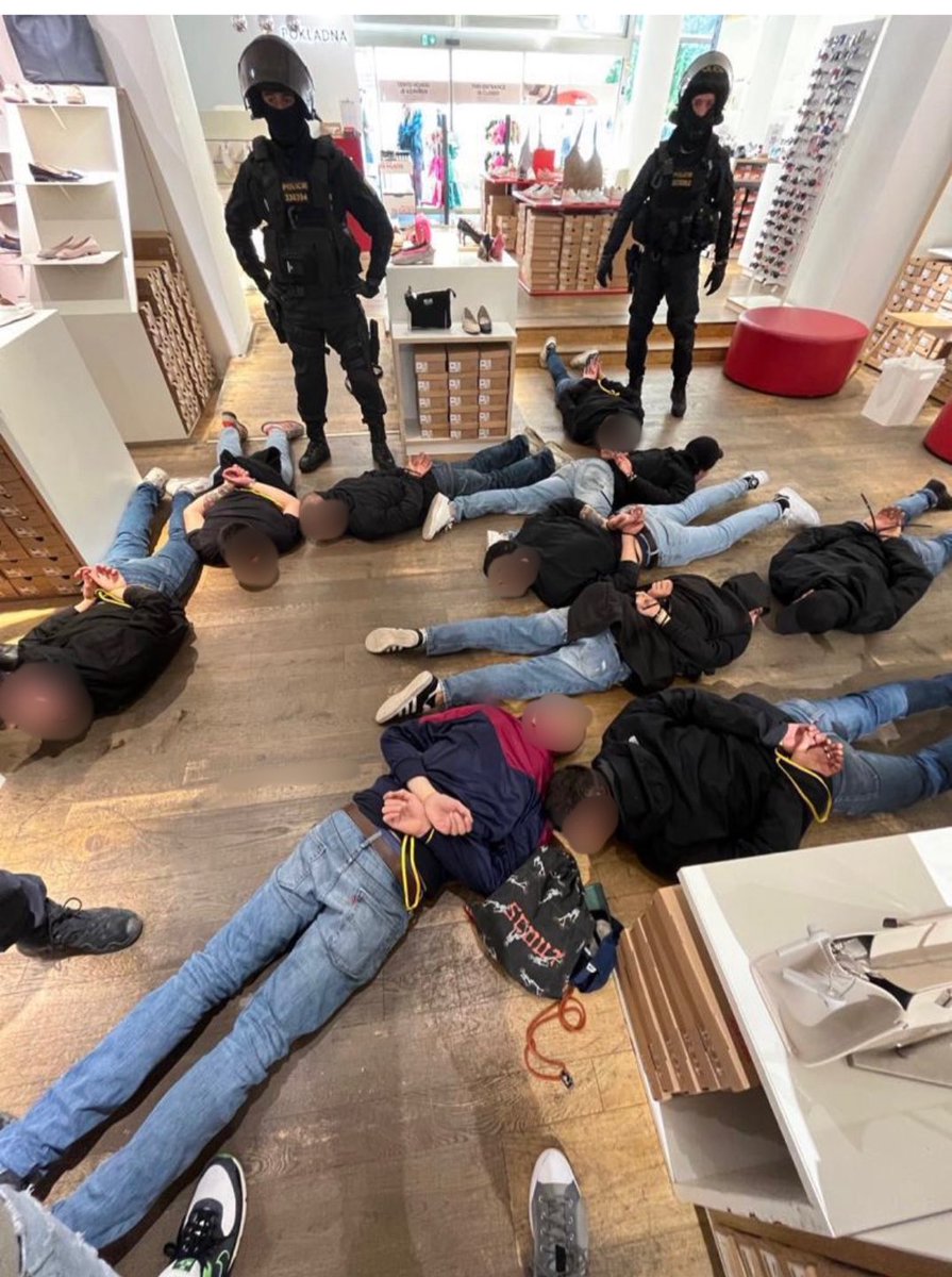 WestHam_Central's tweet photo. UPDATE: Sixteen Fiorentina fans apprehended by Prague police 😭😭😭 https://t.co/WzsIntgmqJ