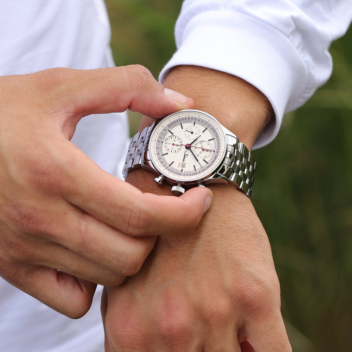 910 SRS - The column wheel chronograph with flyback function.
sinn.de/en/Instrument_…