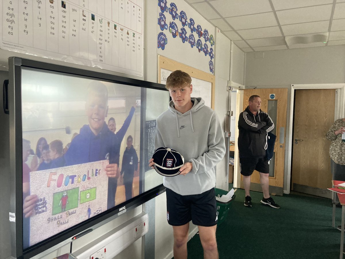 throstonprimary's tweet photo. A HUGE thank you to former pupil Luke Swales for visiting us today. Luke visited to show how his Year 6 dream of playing for the England Football Team became a reality. It is great to see ex-Throsties doing so well! https://t.co/j9b9TtbILs