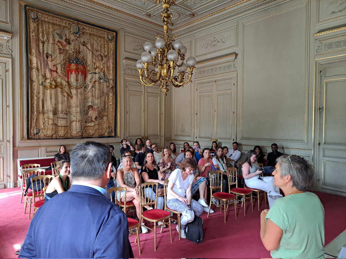 Accueil du @pimmsmediation à la mairie @Bordeaux. Présentation par @Delphine_Jamet de la politique en matière d #InclusionNumerique, de l observatoire du numérique. @BxMetro .