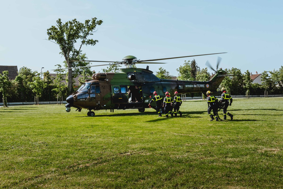 #PrépaOPS pour l’@uiisc1 et le @5eRHC, en vue de la campagne de lutte contre les feux de forêts. Objectif : #EtrePrêt au déploiement d’urgence pour renforcer les sapeurs-pompiers et intervenir dans des zones inaccessibles pour lutter contre les flammes et secourir des victimes.