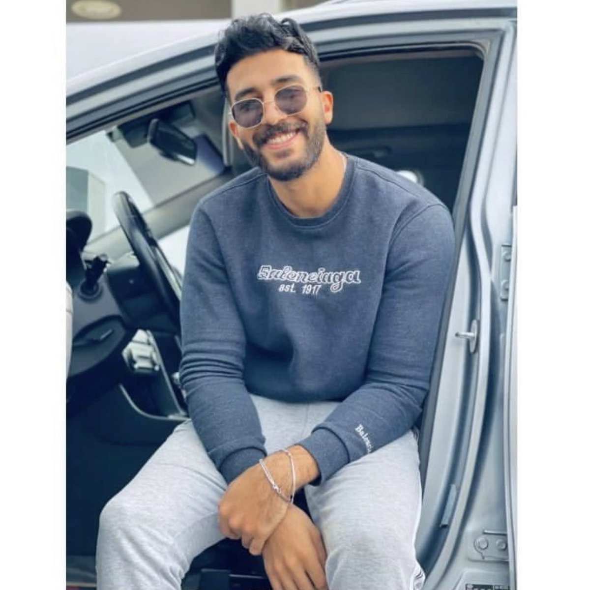 3mrwalied__'s tweet photo. اللهم إنا نسألك بأسمائك الحسنى وبصفاتك العلا وبرحمتك التي وسعت كلّ شيء، أن تمنّ عليه بالشفاء العاجل، وألّا تدع فيه جرحًا إلّا داويته، ولا ألمًا إلا سكنته، ولا مرضًا إلا شفيته، وألبسه ثوب الصحة والعافية عاجلًا غير آجل، وشافِه وعافِه واعف عنه، وتولنا برحمتك يا ارحم الراحمين. https://t.co/U6G3JXw9bk