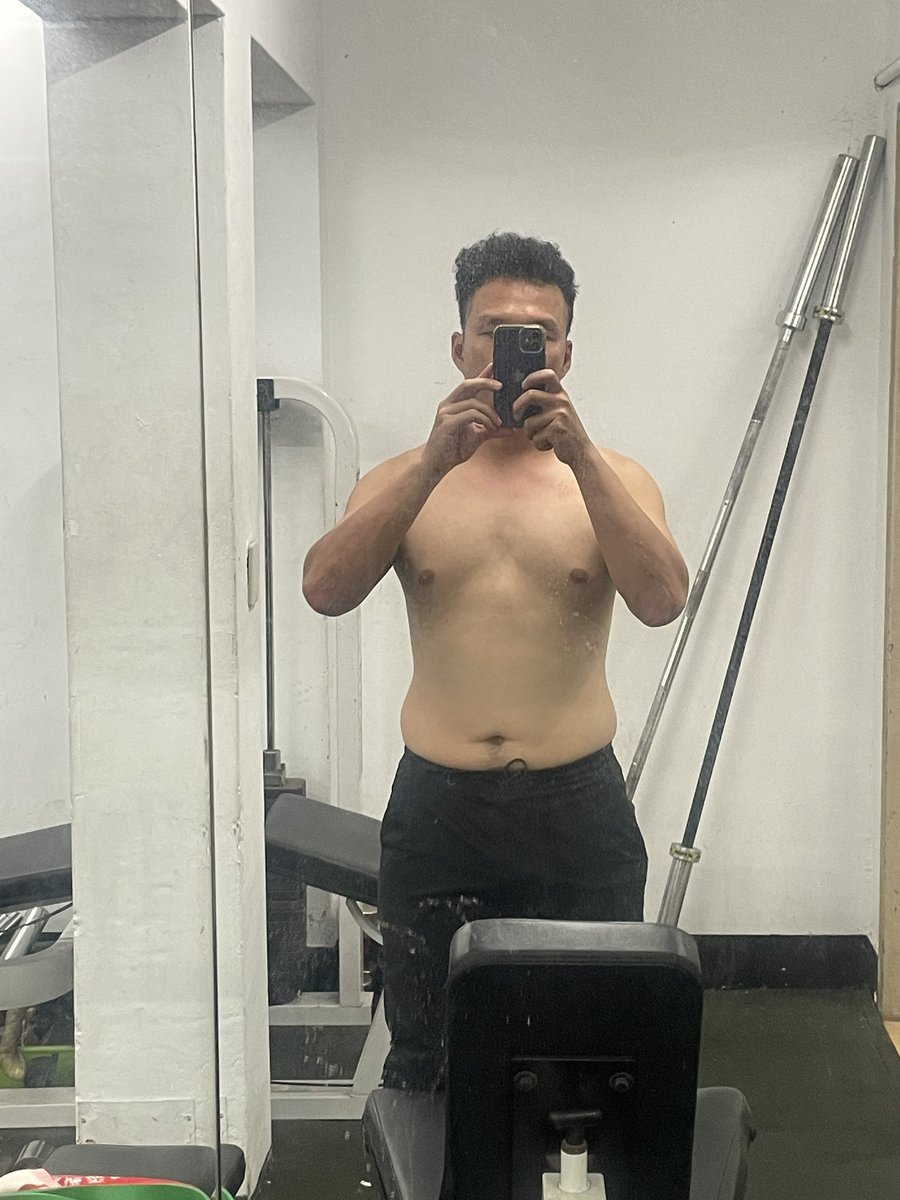 生活不要太安逸
第一課 
改變體態
200天計畫開始
目前88公斤
看看200天後的自己長怎樣
目前88KG
1/200