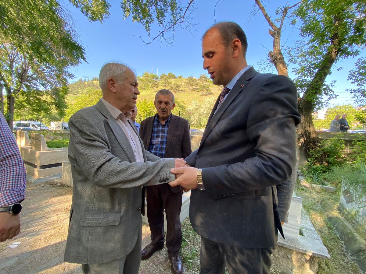 Fatih__Bildik's tweet photo. Önceki dönem Altındağ Belediye Meclis Üyemiz Mustafa Mert ’in ebediyete irtihal eden kıymetli ablasını Hakk ‘a uğurladık.

Merhumeye Allah ‘tan rahmet diliyorum. Mekanı cennet, makamı âli olsun..

@akaltindag https://t.co/Xj8TENkd5u