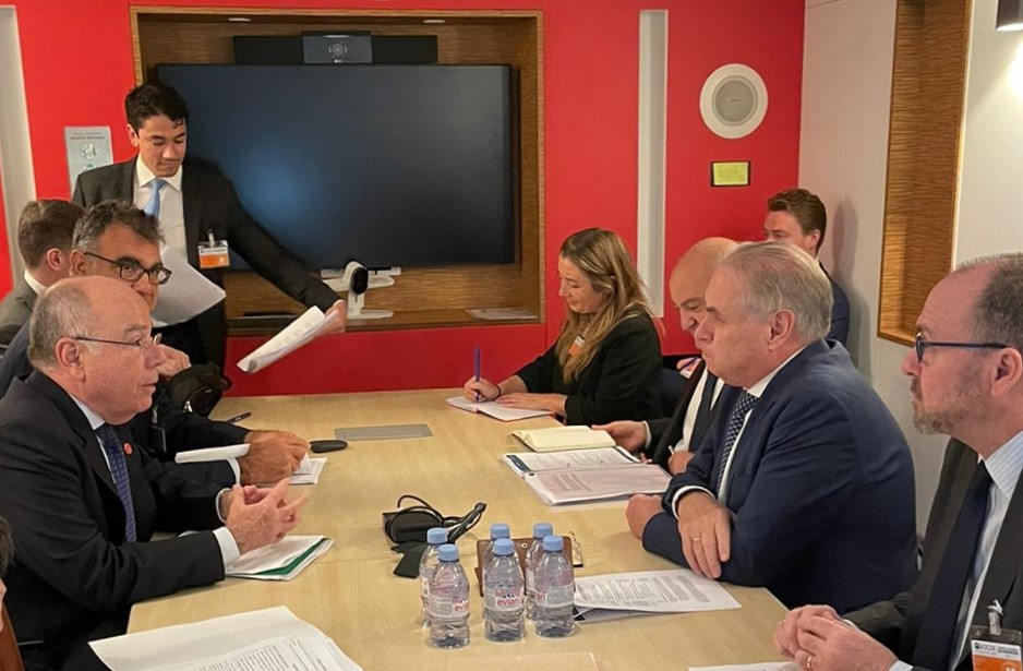 Minister Mauro Vieira 🇧🇷 met today Australia’s 🇦🇺 Minister of Trade and Tourism Don Farrell. Australia coordinates the work of the <a href="/WTO/">WTO</a> informal meeting of ministers today on the sidelines of the <a href="/OECD/">OECD ➡️ Better Policies for Better Lives</a> ministerial meeting, in Paris.