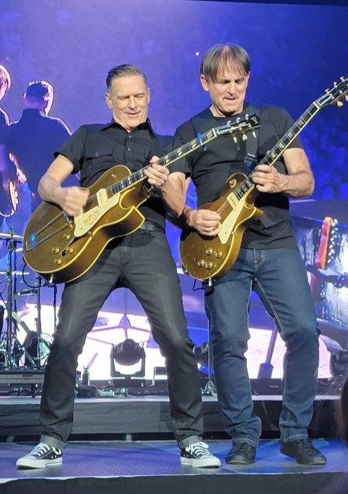 Bryan Adams #SoHappyItHurtsTour 
Is phenomenal.  #KeithScott and Bryan performing 'It's Only Love' #TinaTurner 🙏 The band kept us dancing all night!