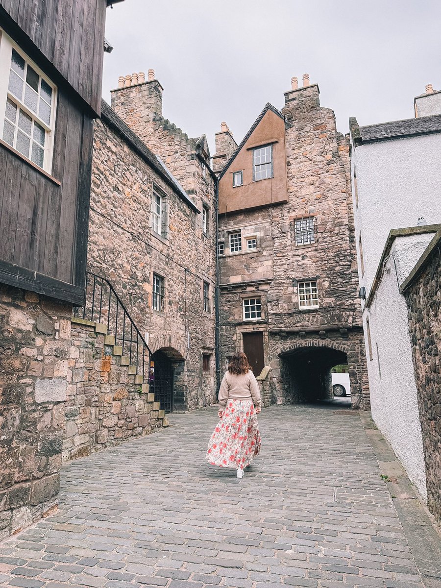 justinespeaks's tweet photo. Finally arrived in Edinburgh ๐ด๓ ง๓ ข๓ ณ๓ ฃ๓ ด๓ ฟ
Let the Outlander adventures begin!
Iโm sure you all know this location? One of my favourite episodes ever โค๏ธ
๐Bakehouse Close
#outlande #outlanderlocation #Outlander https://t.co/tel5SvH10y