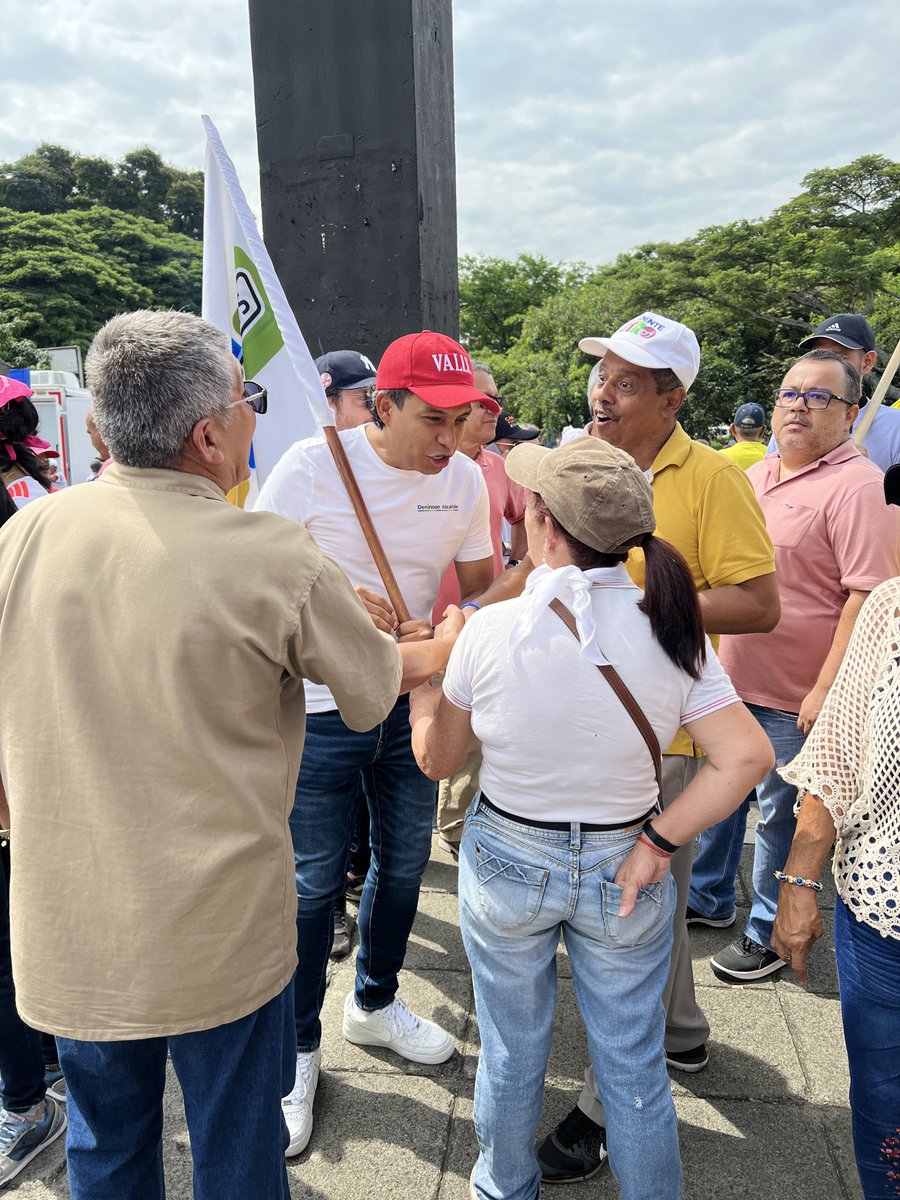 deninsonmendoza's tweet photo. Hoy @Independientesk hace presencia en la marcha a favor de las REFORMAS SOCIALES del presidente @petrogustavo.

Vamos a hacer respetar el voto de más de 11 millones de colombianos que elegimos el CAMBIO.

No vamos a retroceder y los políticos nos escucharán en las calles ✊ https://t.co/WPP44ixTIZ