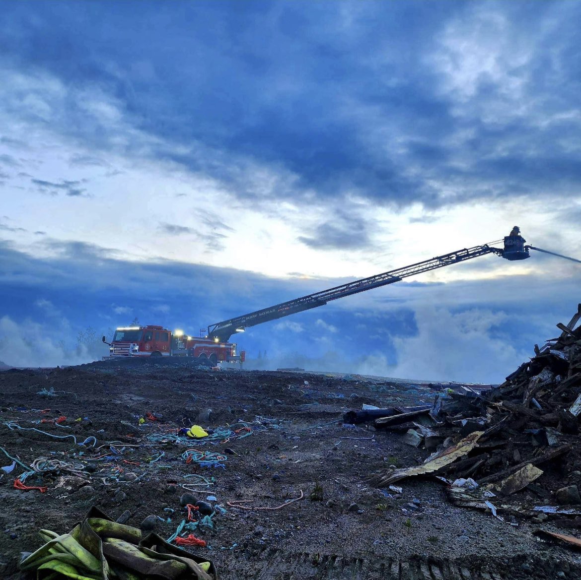 NewMinasFire's tweet photo. After 3 days and nights of successful operations at the Barrington Landfill site #Ladder42 and it’s crew are packed up and returning. Thank you to the @ShelburneMuni community for your hospitality, our thoughts are with you all as your transition to recovery. https://t.co/iofNYvo2i1