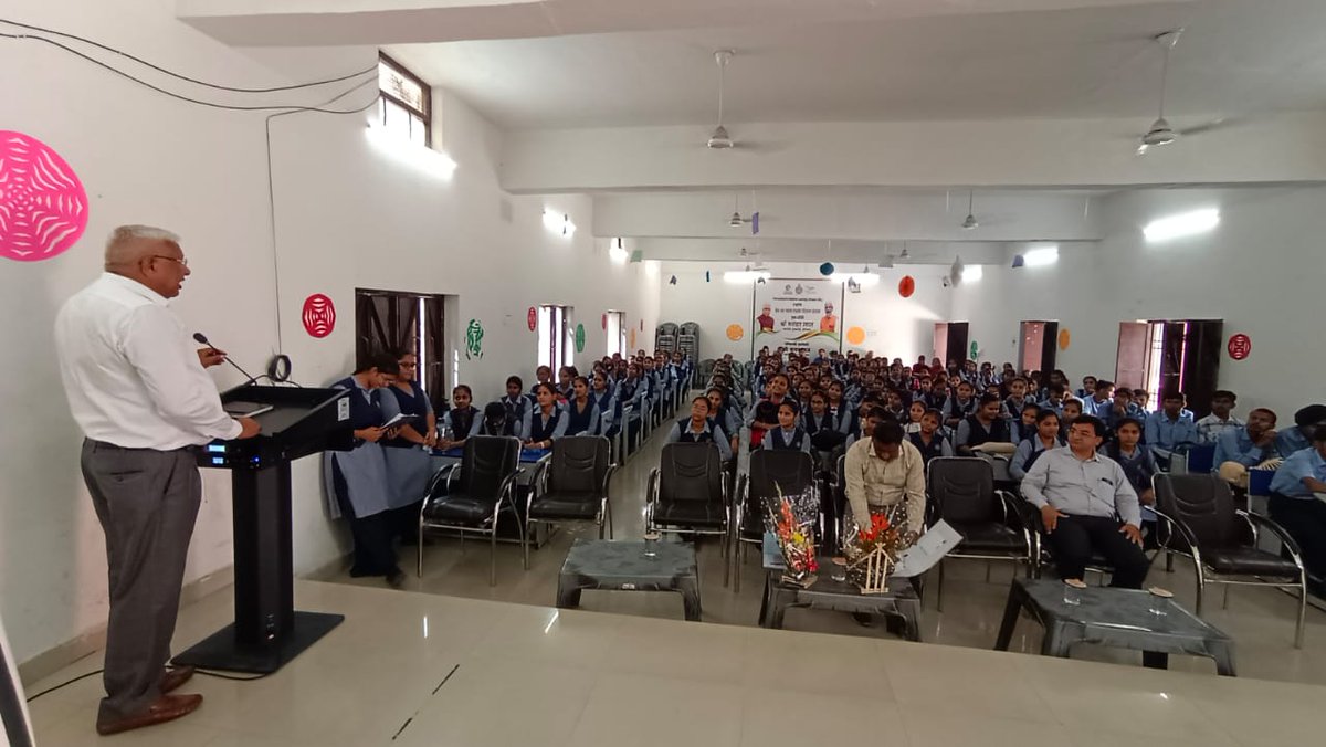 Summer School in Science &amp; Mathematics प्रेरणा 2023 inaugurated at Govt. Girls Model Sanskriti Sr. Sec School #Karnal by District Education Officer. Ceremony started with Sarswati Vandana followed by DEO address to students and Mentors.
#SummerSchools2023
#Prerana2023
<a href="/SPSTI5/">SPSTI</a>