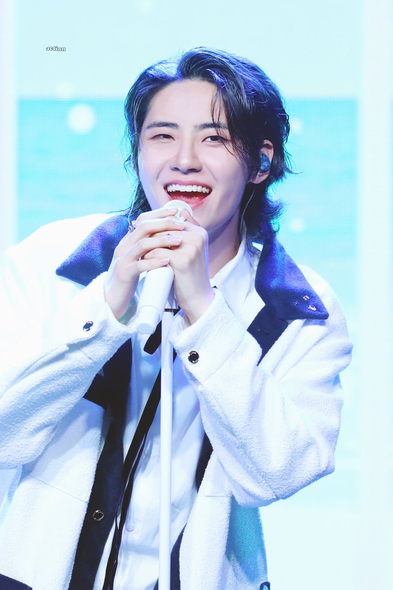 action_0608's tweet photo. 언제나 그렇게 행복하게 웃길 #이진혁 #LEEJINHYUK #브이태양 #HAPPY_JINHYUK_DAY💙 #진혁이와_함께하는_매일이_홀리데이 https://t.co/GBCCRzwGdR