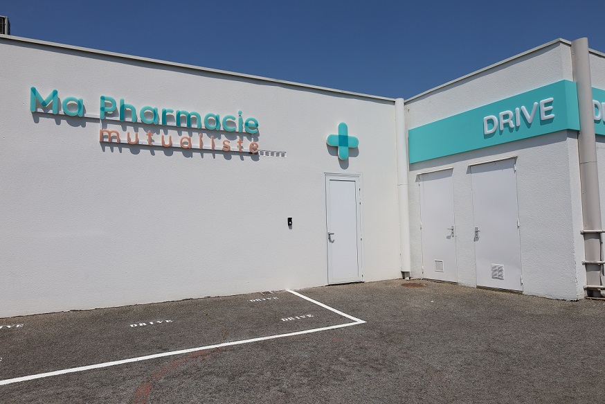 VYV³ Centre-Val de Loire (@vyv3cvl) on Twitter photo 🚗 Afin de faire gagner du temps aux habitants, Ma Pharmacie Mutualiste Touraine à Tours-Nord propose désormais un service "drive" !
Les usagers peuvent ainsi passer une commande au préalable et la récupérer devant l'officine. 🚗 Afin de faire gagner du temps aux habitants, Ma Pharmacie Mutualiste Touraine à Tours-Nord propose désormais un service "drive" !
Les usagers peuvent ainsi passer une commande au préalable et la récupérer devant l'officine.