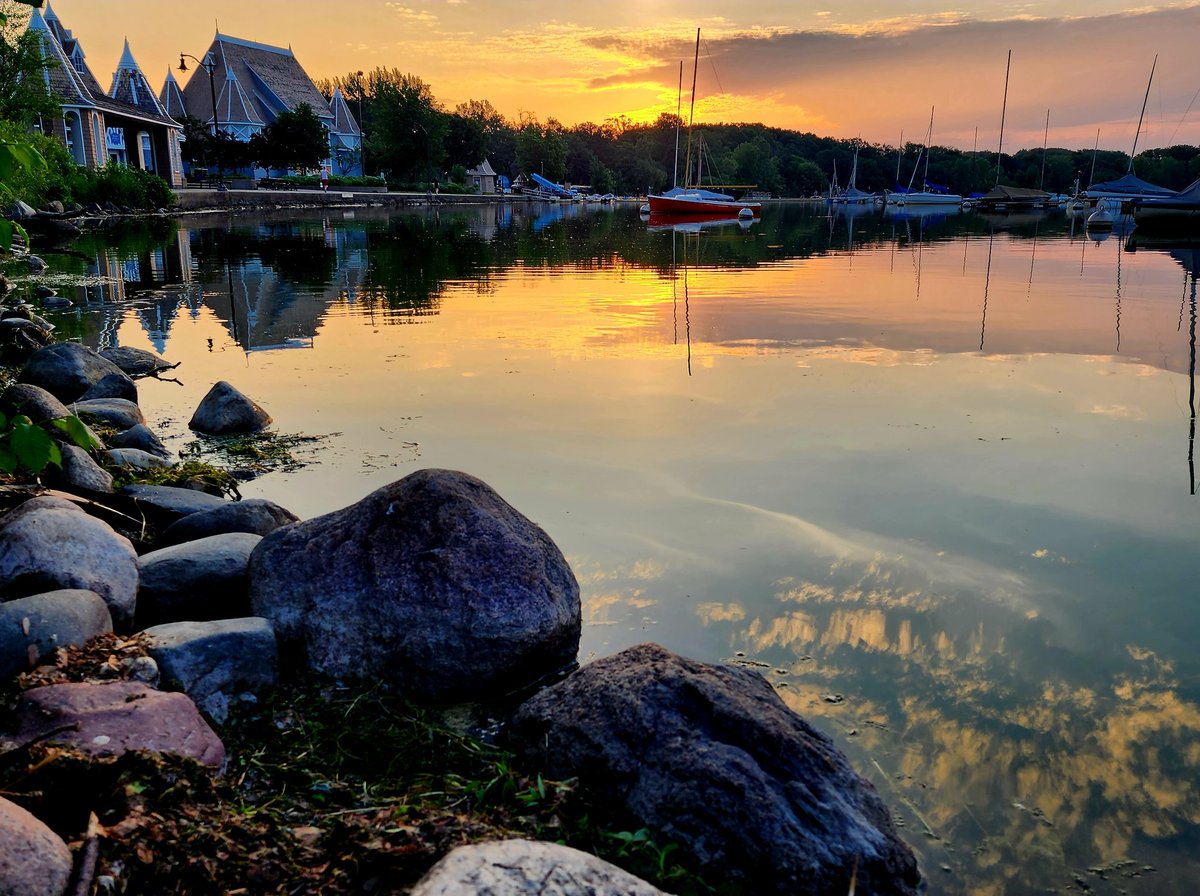 mosborg's tweet photo. Truth be told, dramatic sunrises have been hard to come by this spring. Yesterday's offering.
“Do your little bit of good where you are; it is those little bits of good put together that overwhelm the world.” ~ Desmond Tutu
#lakeharriet #sunrise #sunrisers https://t.co/adwSS2z6kQ