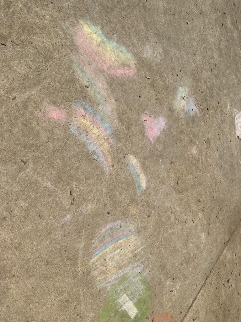 MrsKowalevicz's tweet photo. Chalk day creativity!! 9οΈβ£ π¨#EOYcountdown #FunInFirst #AlmostSecondgraders https://t.co/NaiZtwiVAC