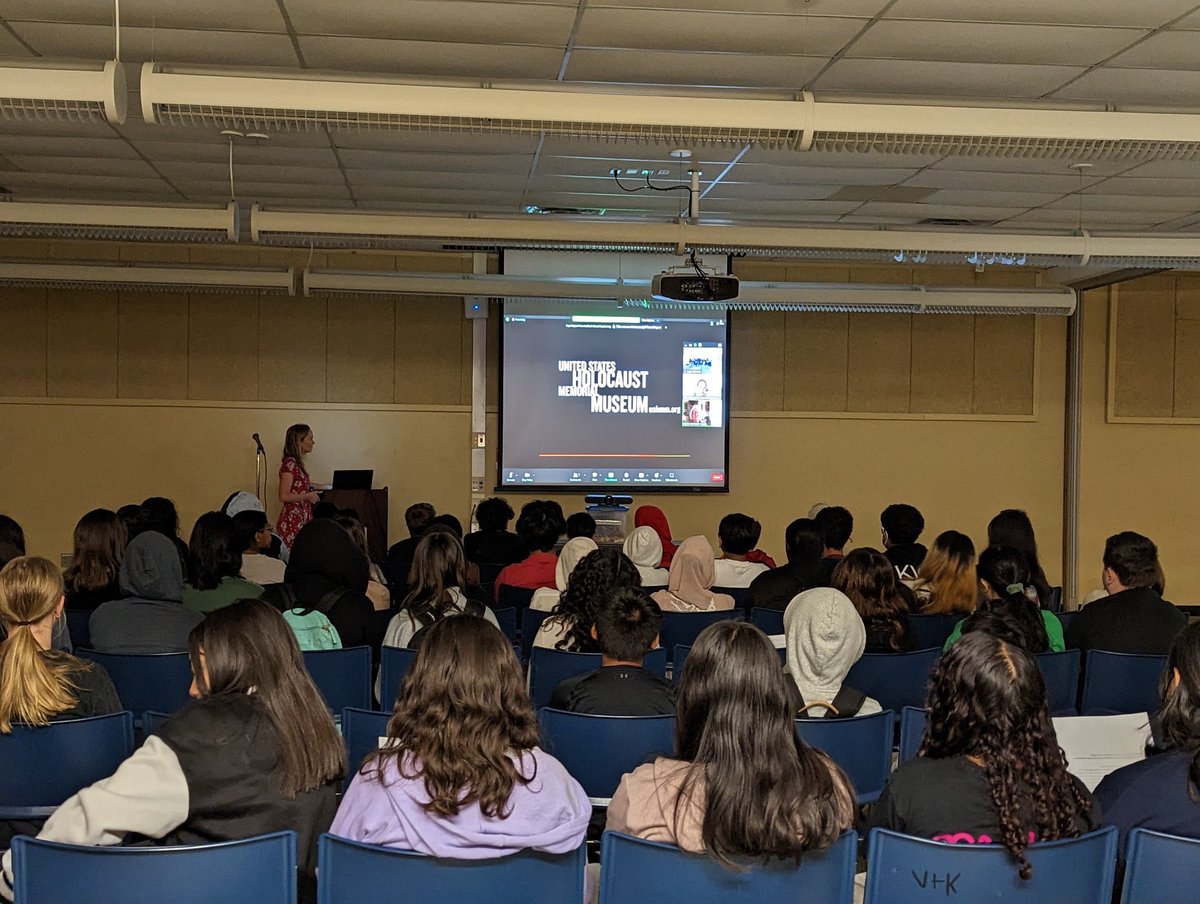 ms_schmidt134's tweet photo. Thank you so much to Louise Lawrence-Israëls &amp; @HolocaustMuseum for providing this meaningful opportunity to our students. They learned some important lessons today! @KeyMiddle https://t.co/BqmWK8ghnd