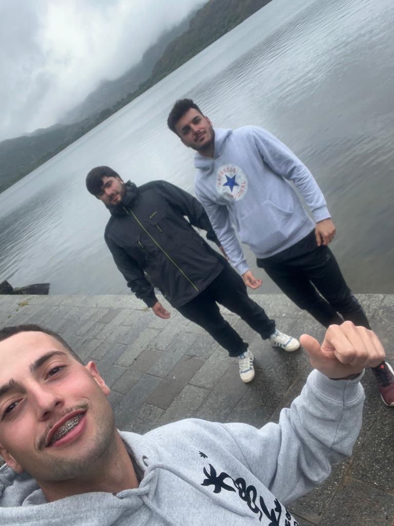 Aqui los forestales del I.E.S Cortegana en el lago de Sanabria...