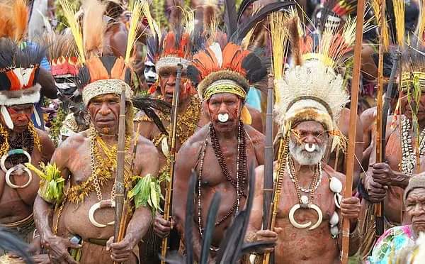 TÜRK LİRASINI "PAÇAVRAYA" ÇEVİREN YERLİ VE MİLLİ EKONOMİSTLER NE SÖYLEYELİM Kİ?

1 Papua Yeni Gine Kinası = 6,53 Türk Lirası.
Bu şahlanışın(!) utancı hepinize yeter!