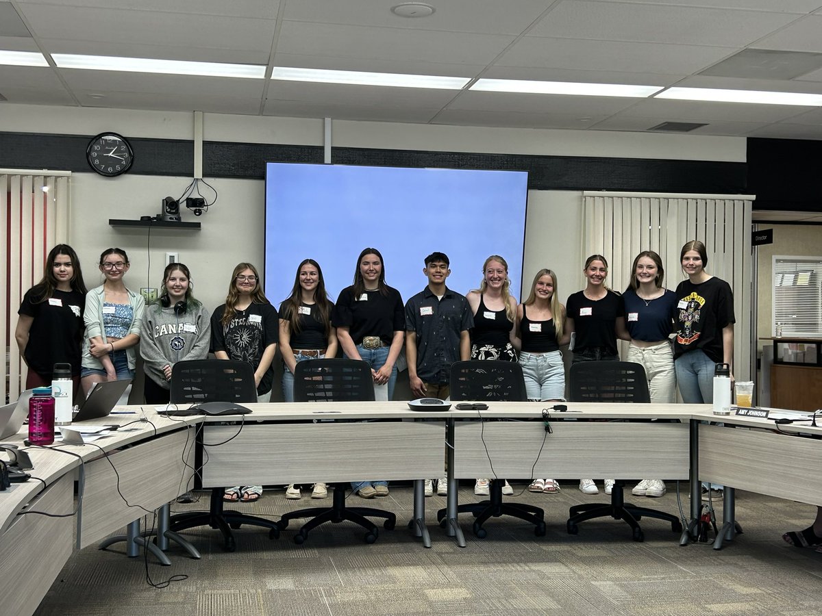 So nice to have our students at yesterday’s Board Meeting to share their perspective on what is going well and what we could do better in Prairie South. 
Thanks for the great feedback!
<a href="/PrairieSouth/">Prairie South</a> #learningtogether
