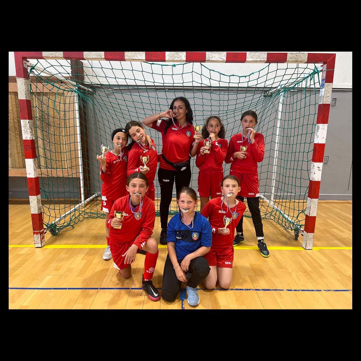 FC Maisons-Alfort (@fcmaisonsalfort) on Twitter photo COUPE DU <a href="/valdemarne_94/">Val-de-Marne</a> FUTSAL U11F
Nos jeunes Maisonnaises ont été reçues par le District De Football Du Val De Marne pour la finale de la Coupe du 94 en Futsal.
1/2 : FCMA vs Fontenay 1-0
Finale : FCMA vs Joinville 0-1
Félicitations à nos U11F avec ce très beau parcours👏🥈 COUPE DU <a href="/valdemarne_94/">Val-de-Marne</a> FUTSAL U11F
Nos jeunes Maisonnaises ont été reçues par le District De Football Du Val De Marne pour la finale de la Coupe du 94 en Futsal.
1/2 : FCMA vs Fontenay 1-0
Finale : FCMA vs Joinville 0-1
Félicitations à nos U11F avec ce très beau parcours👏🥈