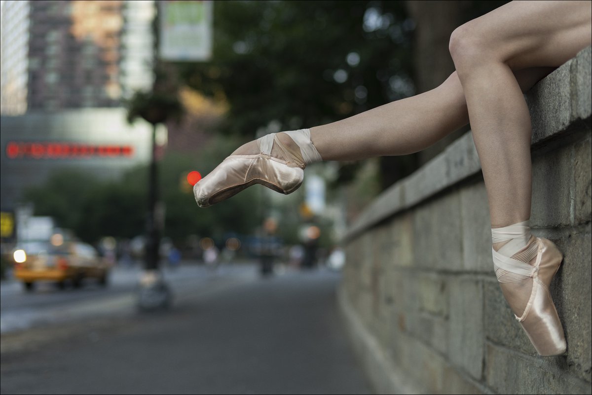 Isabella Boylston in Union Square. 

@IsabellaABT #IsabellaBoylston #BallerinaProject #ballerina #ballet #pointeshoes #UnionSquare #NewYorkCity 

Purchase a Ballerina Project limited edition print or Instax Collection: ballerinaproject.etsy.com