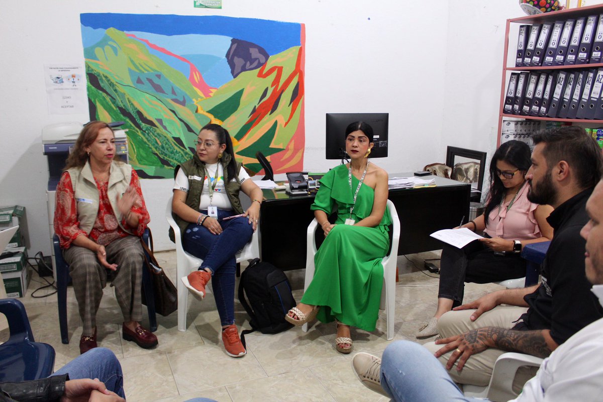 MarthaTopi's tweet photo. Con la subdirectora de Responsabilidad Penal para Adolescentes del @ICBFColombia, Magally Macías, revisamos balance de la atención brindada a jóvenes vinculados al Sistema de Responsabilidad Penal para Adolescentes en el Centro de Atención Especializada Los Robles en #Piedecuesta https://t.co/XpRDMSz6RQ