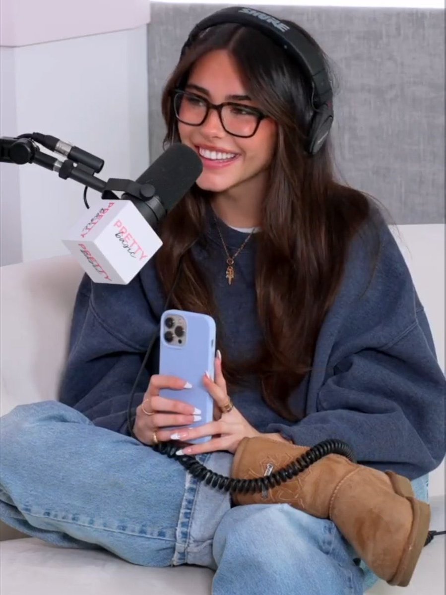 MadisonNationHQ's tweet image. 🛸 @madisonbeer’s podcast with @prettybasic is OUT NOW! #madisonbeer #podcast #PodcastAndChill #H2AOOUTNOW #silencebetweensongs
🔗: youtu.be/EHeHXVJhsOk