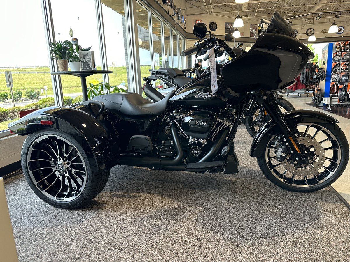 Warren_HD's tweet photo. New Road Glide 3 is in the showroom! Stop in today ✌️ https://t.co/pwneIGemln