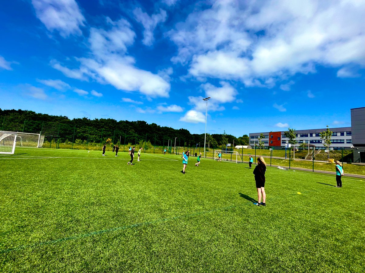 MissFellengerPE's tweet photo. ⚽️What a start to @newbattlepe first ever girls &amp; boys split school of football programme this afternoon.

✅Overview complete, expectations set &amp; contracts signed.

2️⃣Groups of young people so eager to learn &amp; develop. 

⭐️Here’s to this year with our superstars! https://t.co/kSUJ2dHgAN