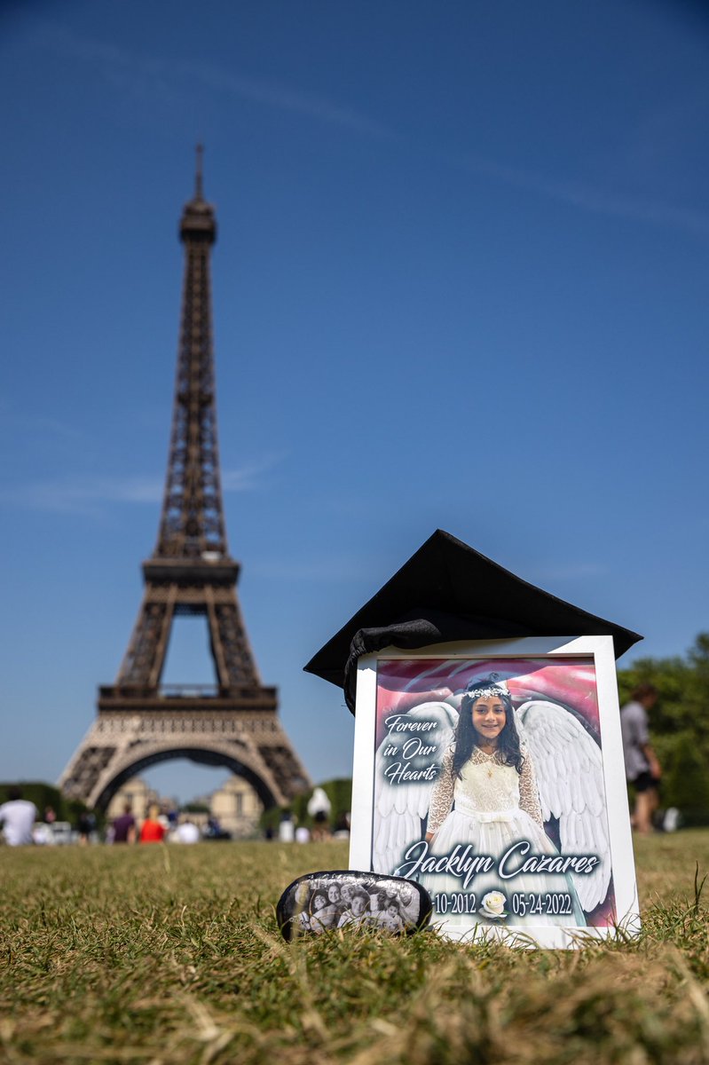 jazlikescheese's tweet photo. We made it sister! I know you wanted to visit Paris for your high school graduation. Since this opportunity was stolen from you, I felt like I had to do this for you, and finally give you a chance to visit Paris. https://t.co/8wKqwpvnLy