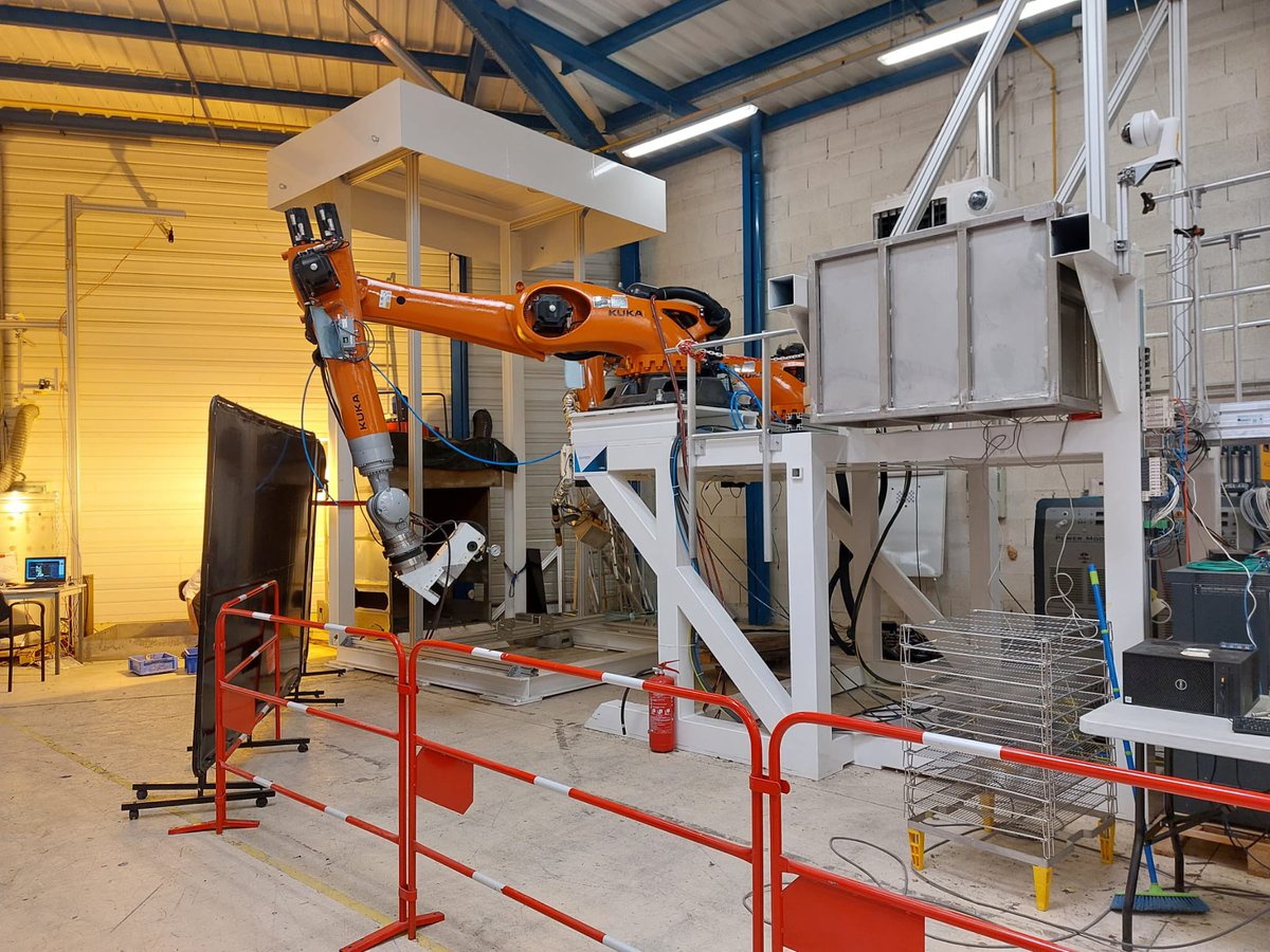 FabienneBlineau's tweet photo. [IA de la joie dans l’industrie] 🐓 💙
Journée @LaFrenchFab au 💙 des industries de la Loire #Sileane #HEFGroupe 🤖 
#innovation #export #decarbonation #France2030🇫🇷 
🟡 accompagnement &amp; financement @Bpifrance 🚀 https://t.co/94HnMMmc4Q