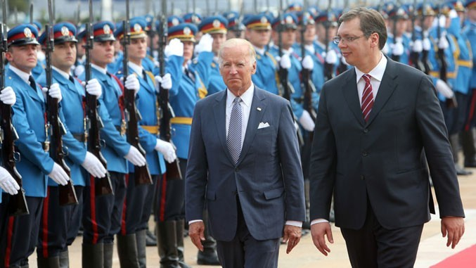 Paoloi96's tweet photo. #Serbia #Kosovo #7giugno 
Parte II
-Presidente #Vucic "Le autorità serbe pur mantenendo la neutralità militare intendono aumentare la cooperazione con l'esercito #USA" 
-USA e #UE hanno dichiarato che sono pronte ad imporre sanzioni se il Kosovo non effettuerà dei cambiamenti https://t.co/dCpslx8Tdh