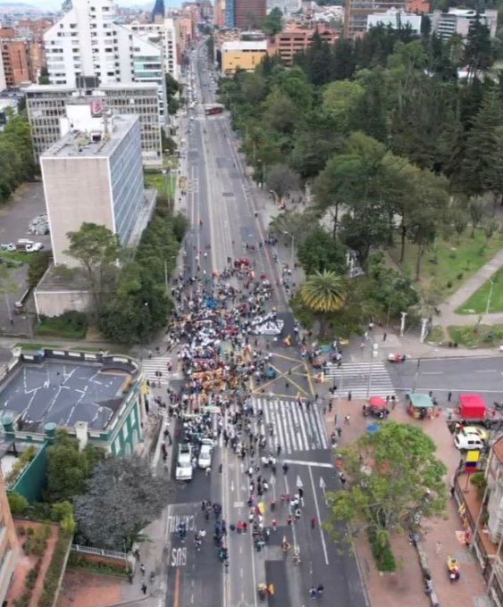 <a href="/petrogustavo/">Gustavo Petro</a> El pueblo: