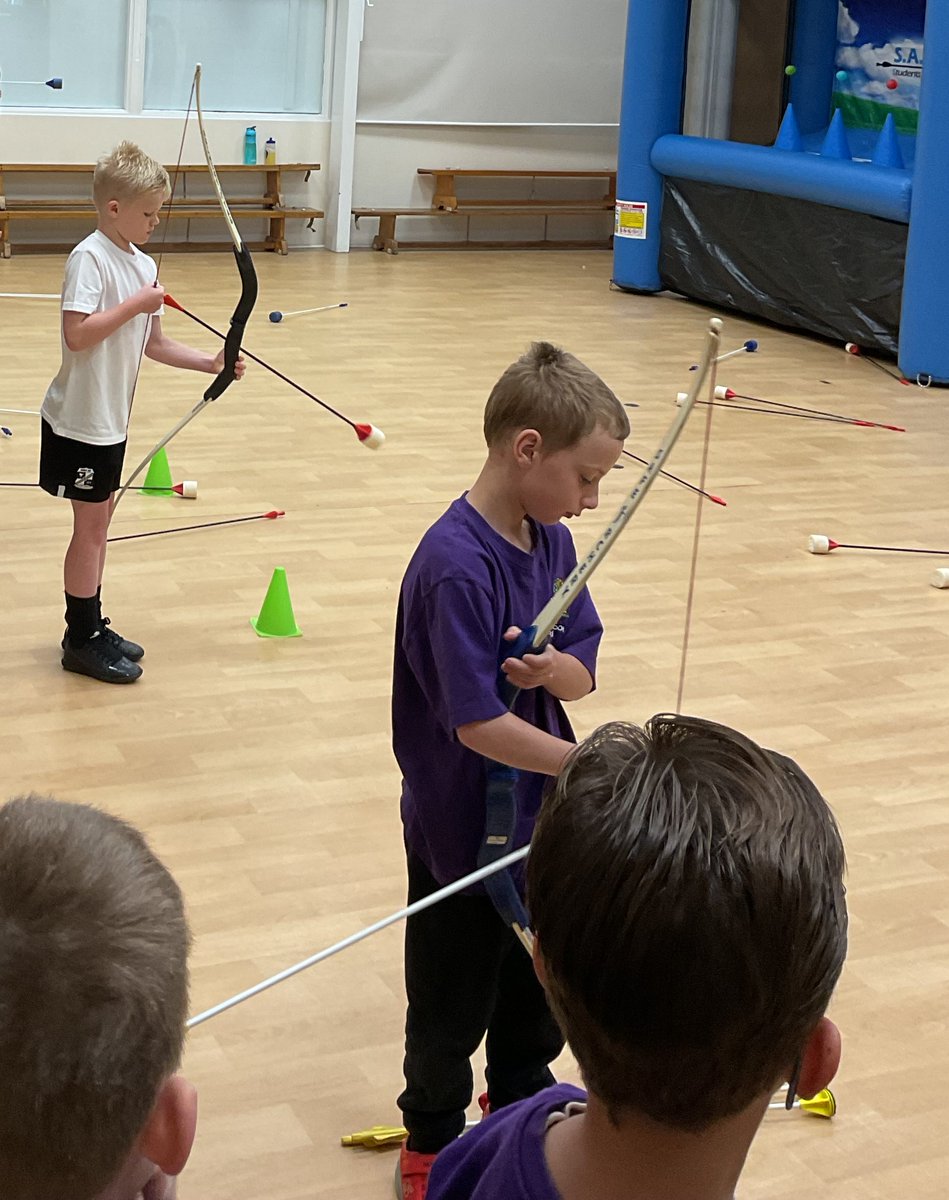 Longleaze's tweet photo. 🏹What a start to LKS2's mini-topic on the Battle of Hastings - a visit from Josh @ta_archerytag for a morning of archery! 🏹

#LongleazeLearners #LearningforLife #LongleazeHistorians #LongleazeAthletes https://t.co/dXW92Sucr4