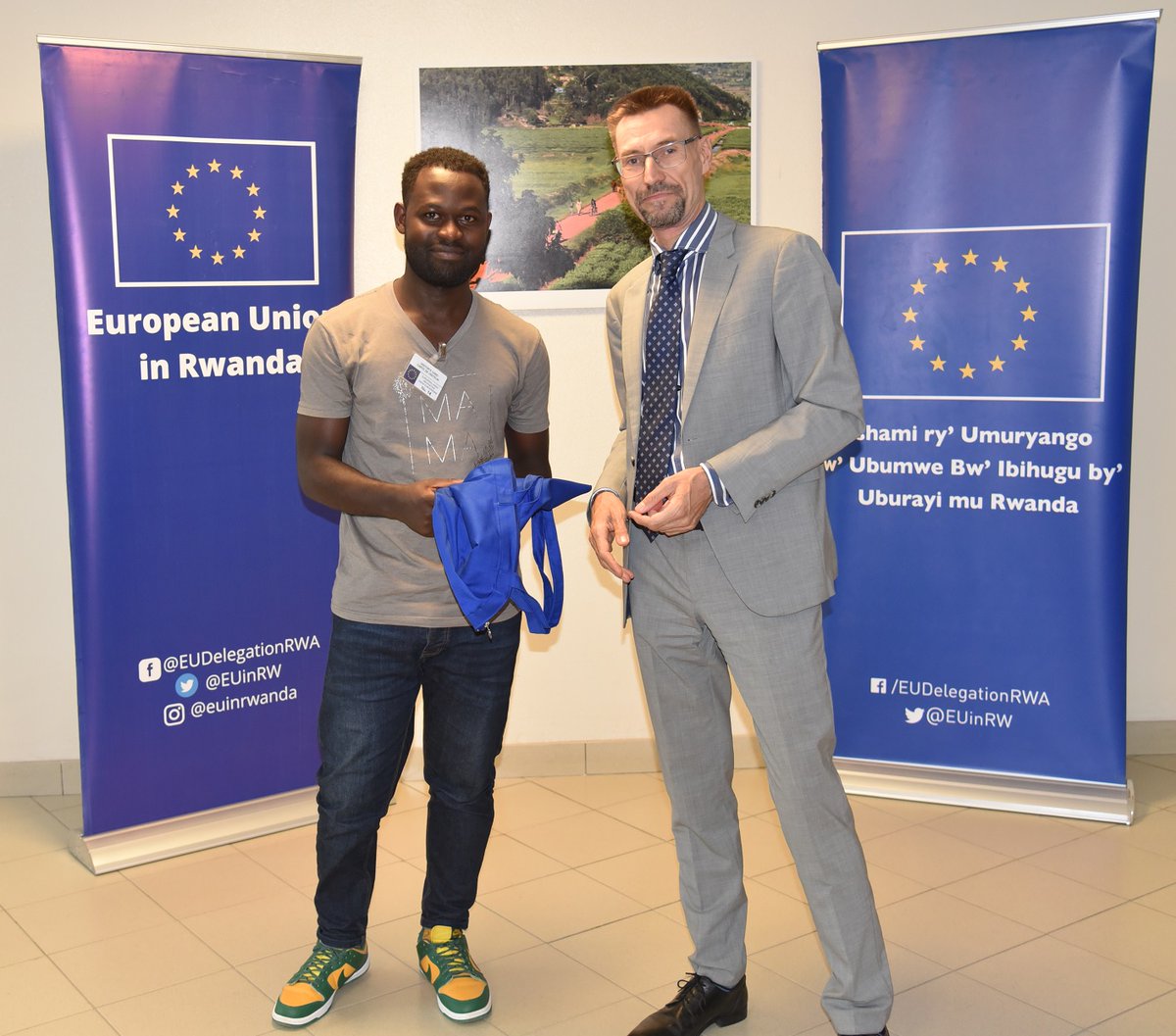 EUinRW's tweet photo. 🎉Congratulations to the winners of our #WorldPressFreedom Day Essay writing competition! Your inspiring entries were impressive in demonstrating how freedom of expression is a driver and facilitator of all other human rights.
#EU4HumanRights👏 https://t.co/VLMVh3lo3D